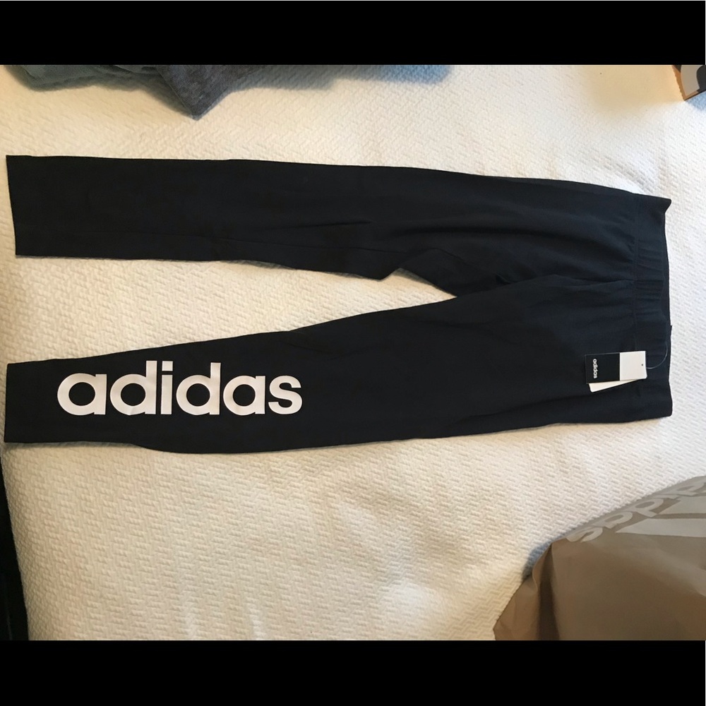 Women’s fitted normal length black leggings